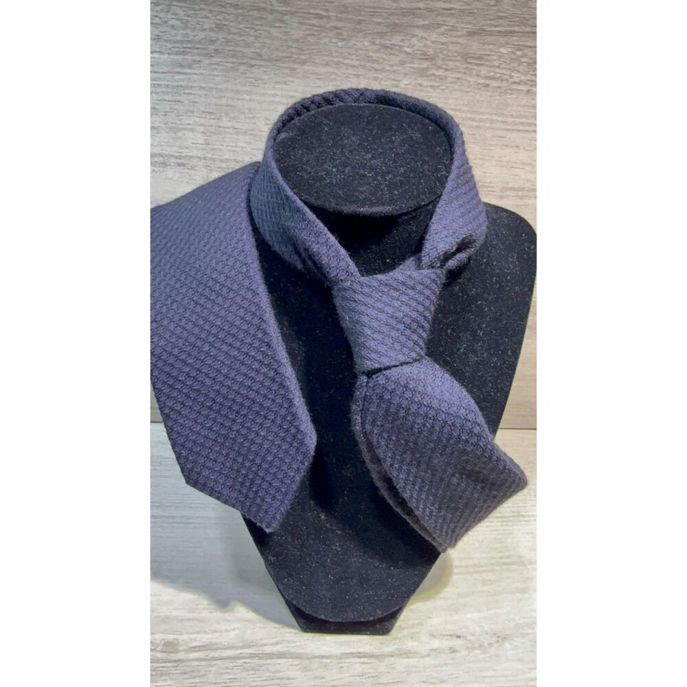 BOSS Hugo Boss Tailored Handmade in Italy Navy Wool Silk Blend Tie